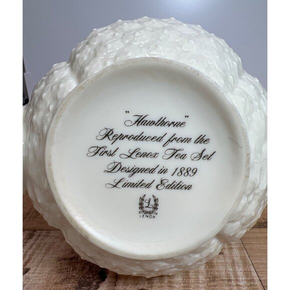 Lenox Hawthorne Limited Edition White Ceramic Pumpkin-Shaped Teapot With Lid - Picture 7 of 7